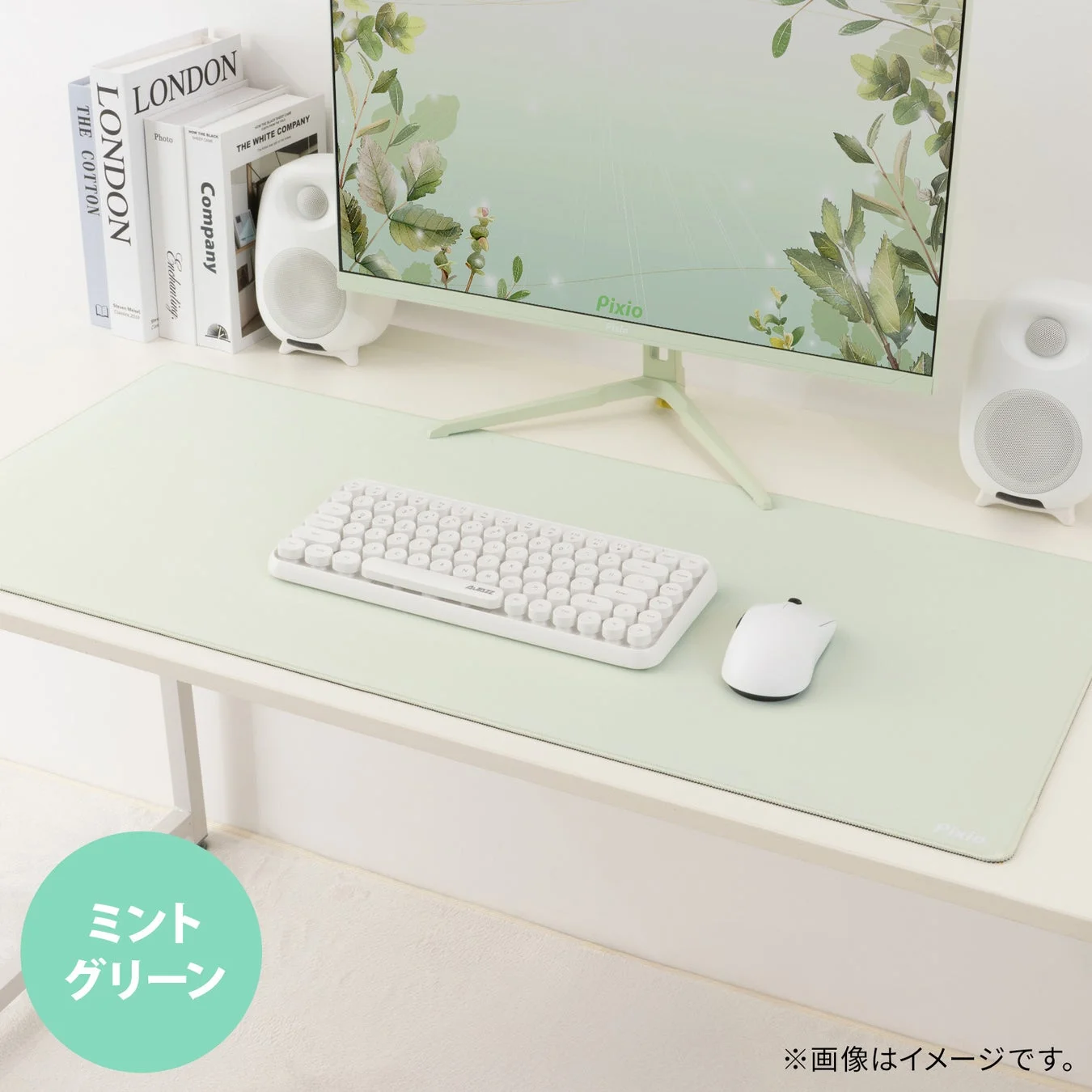 ミントグリーンのデスク