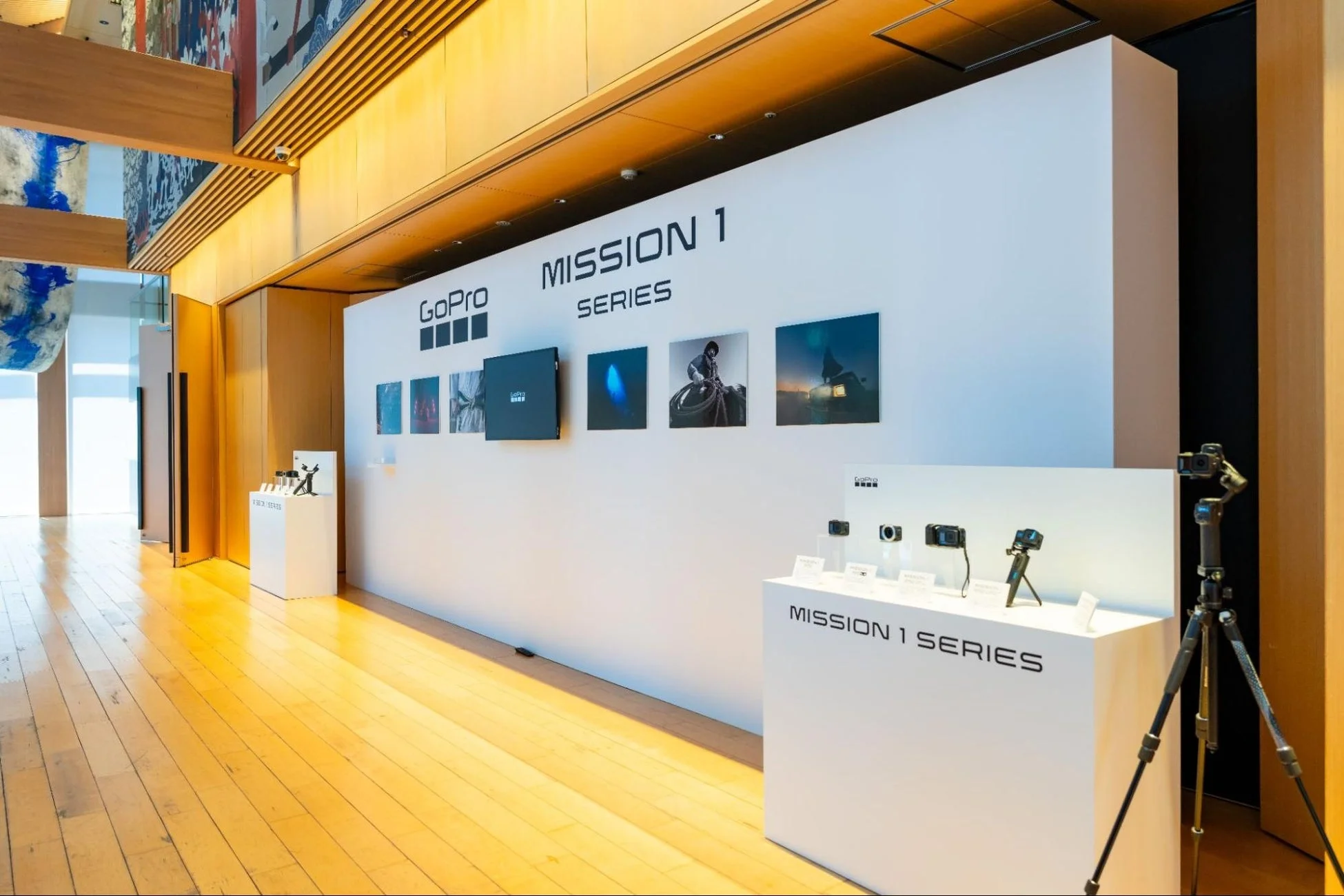 GoPro、アクションカメラ、展示会、イベント、プロモーション、デジタルガジェット、カメラ、屋内、木目、白い壁、テクノロジー