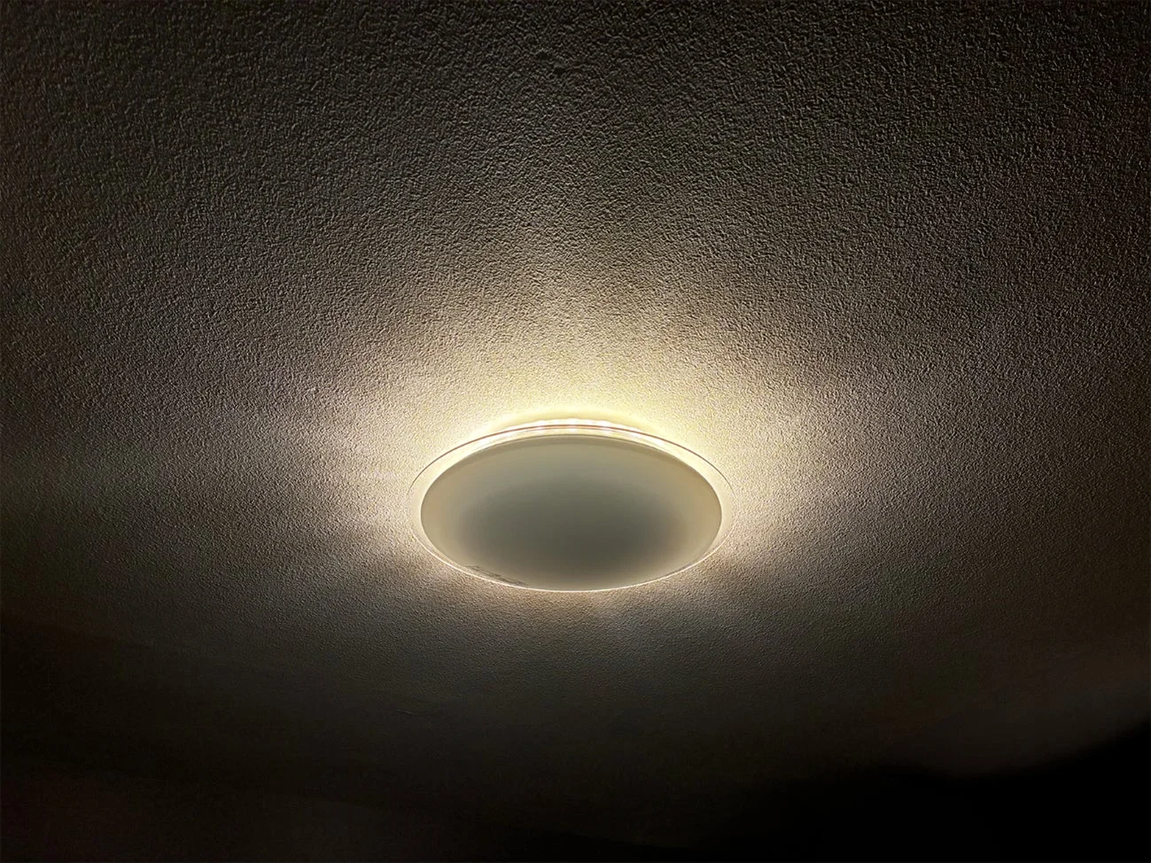 Abitelaxから「癒やし」空間を創る新型LEDシーリングライトが5月27日新発売