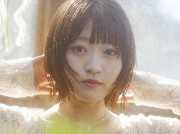 吉永アユリ、花王「めぐりズム」新CMに登場！『貼る炭酸ジェルパックFOOT 推し活応援篇』でライブ後の足ケアを提案