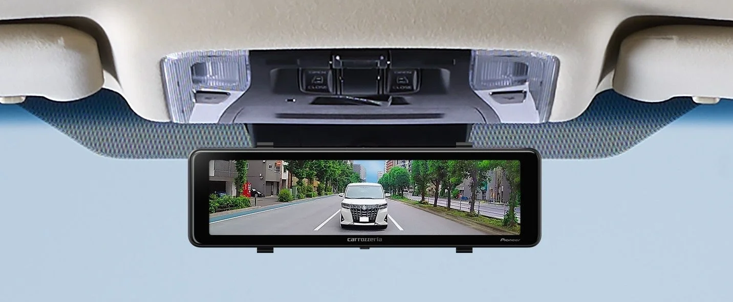 車内に取り付けられたデジタルルームミラー