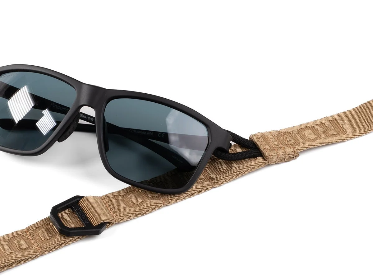 ROOT CO. ストラップにサングラス