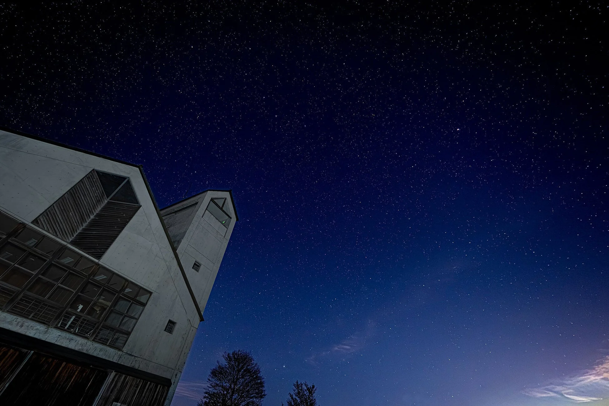 星空と建物