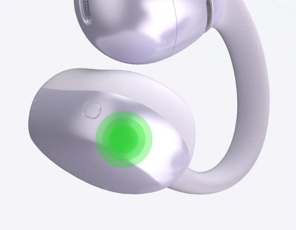 白い背景に、曲線的なデザインのシルバーまたは白の電子機器がクローズアップで写っています。
