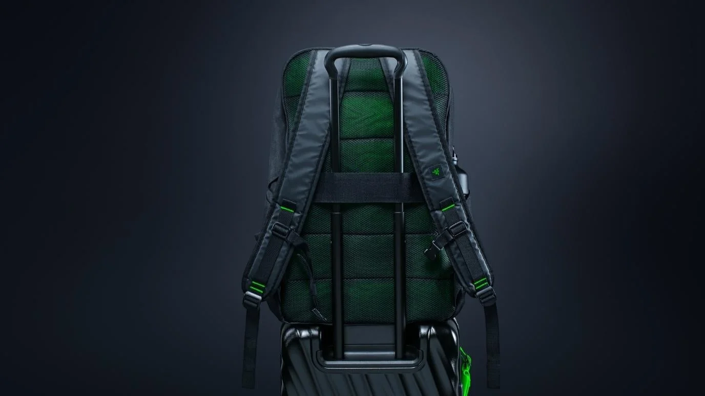 Razer Rogue Backpack V4とキャリーケース