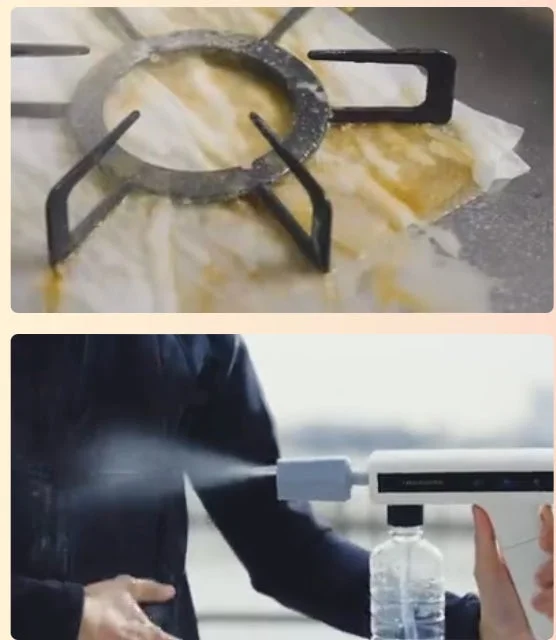 油汚れが付着したコンロの五徳と、水が入ったボトルを取り付けたスプレーガン型の洗浄器で霧を噴射している様子が写っています。清掃前後の対比や清掃用品の紹介を示唆する画像です。