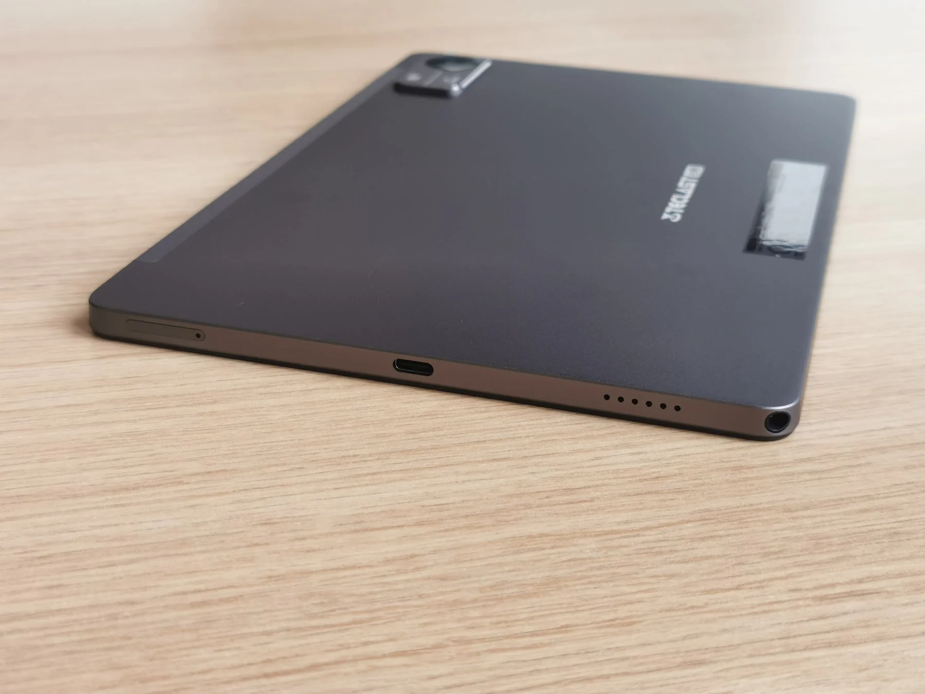 M50TのUSB-Cポート、イヤホンジャック、スピーカー