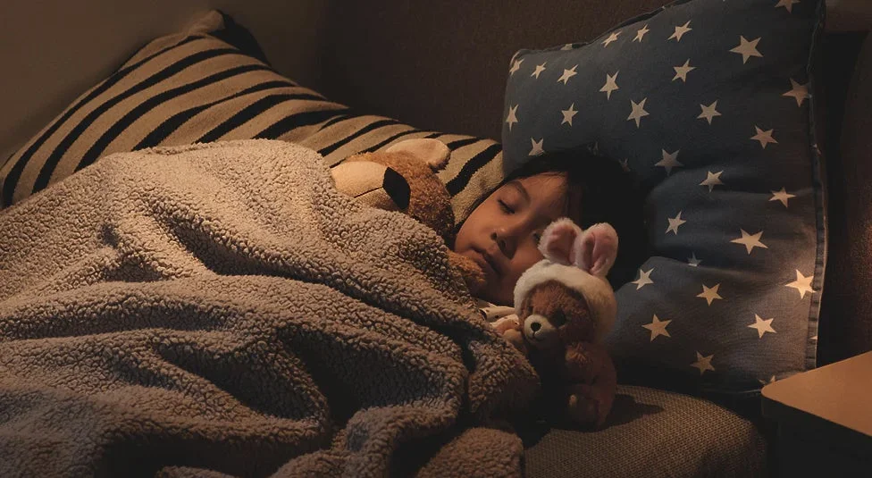眠る子供