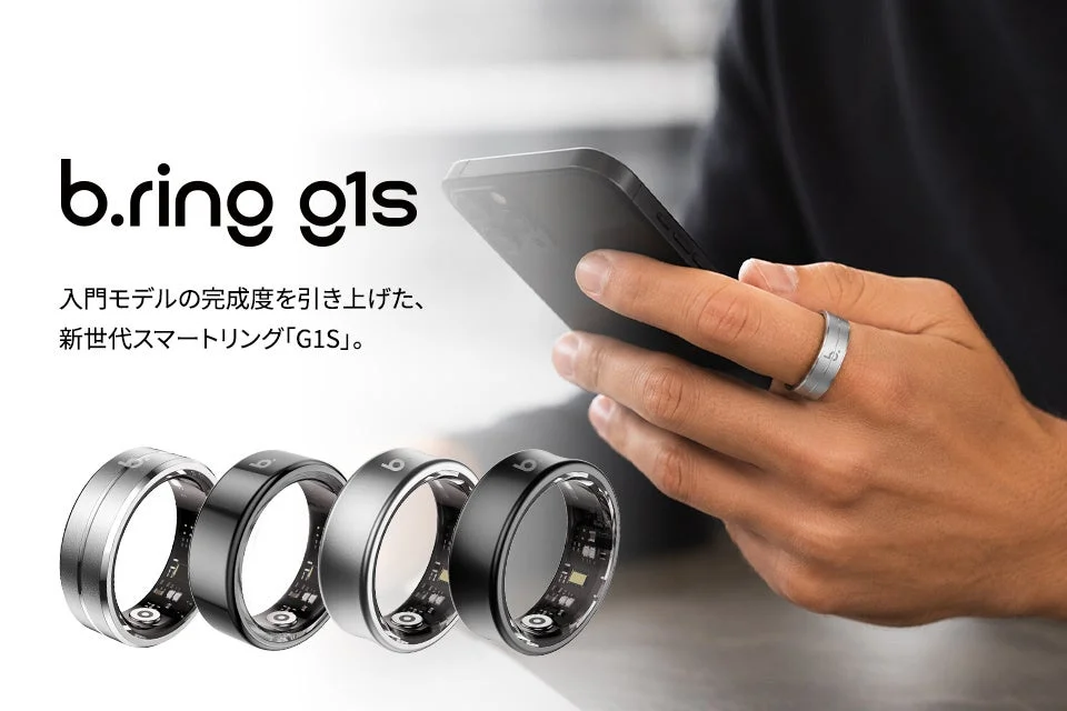 指に装着されたG1Sとスマートフォンを持つ手