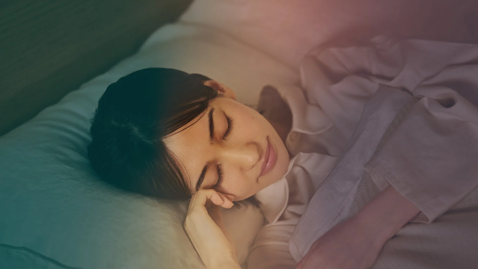 眠る女性