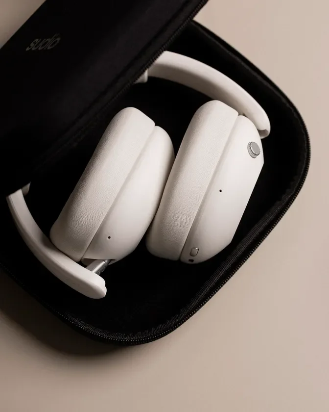 Sudio K3 Proミルクホワイト折りたたみケース使用イメージ