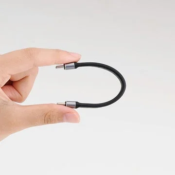 U字に曲がる短尺ケーブル