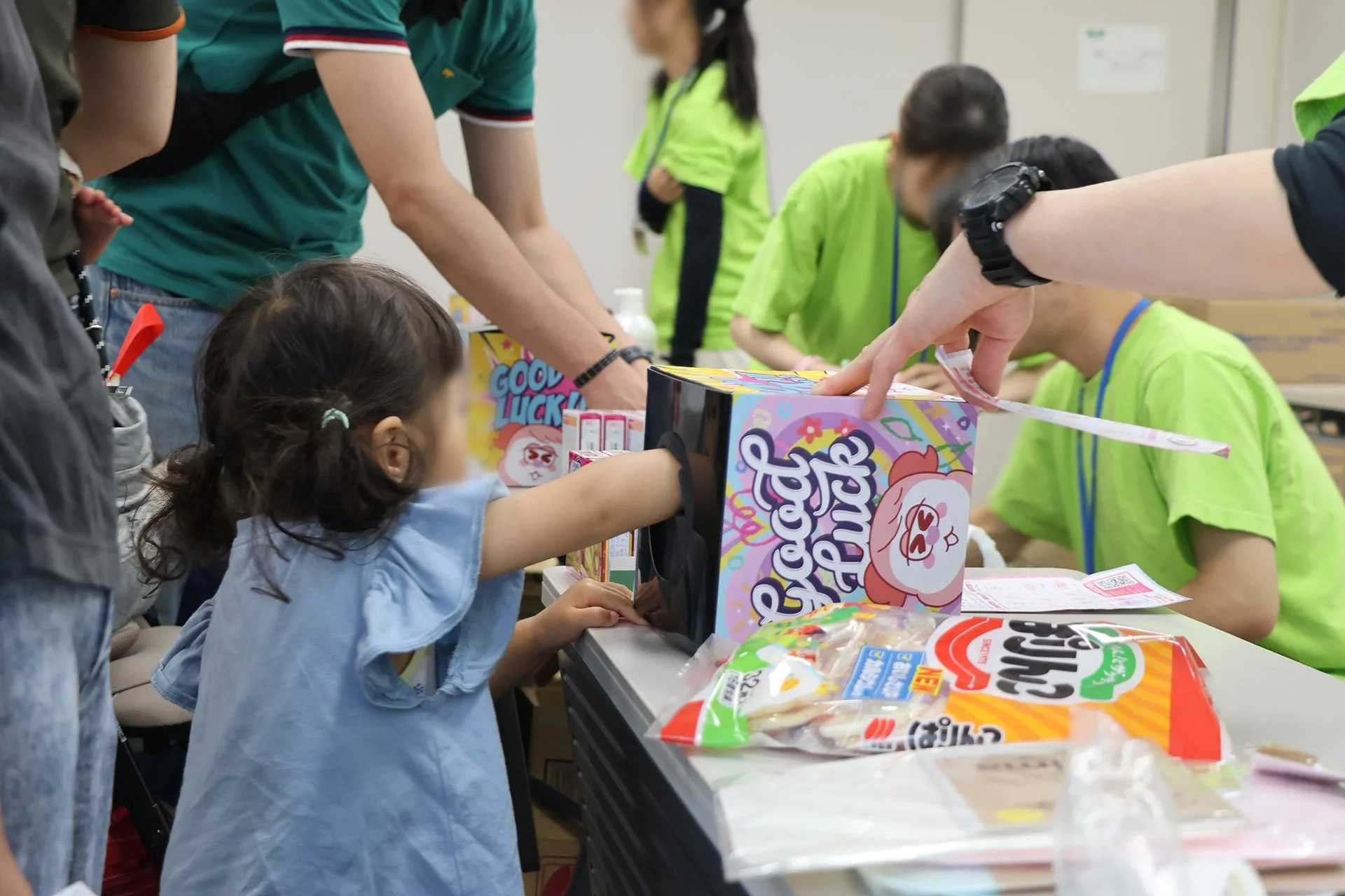 イベントでの抽選会の様子