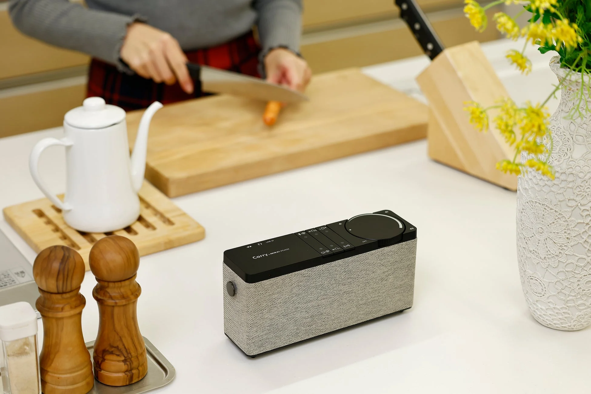 キッチンでのCarry by MIRAI SPEAKER