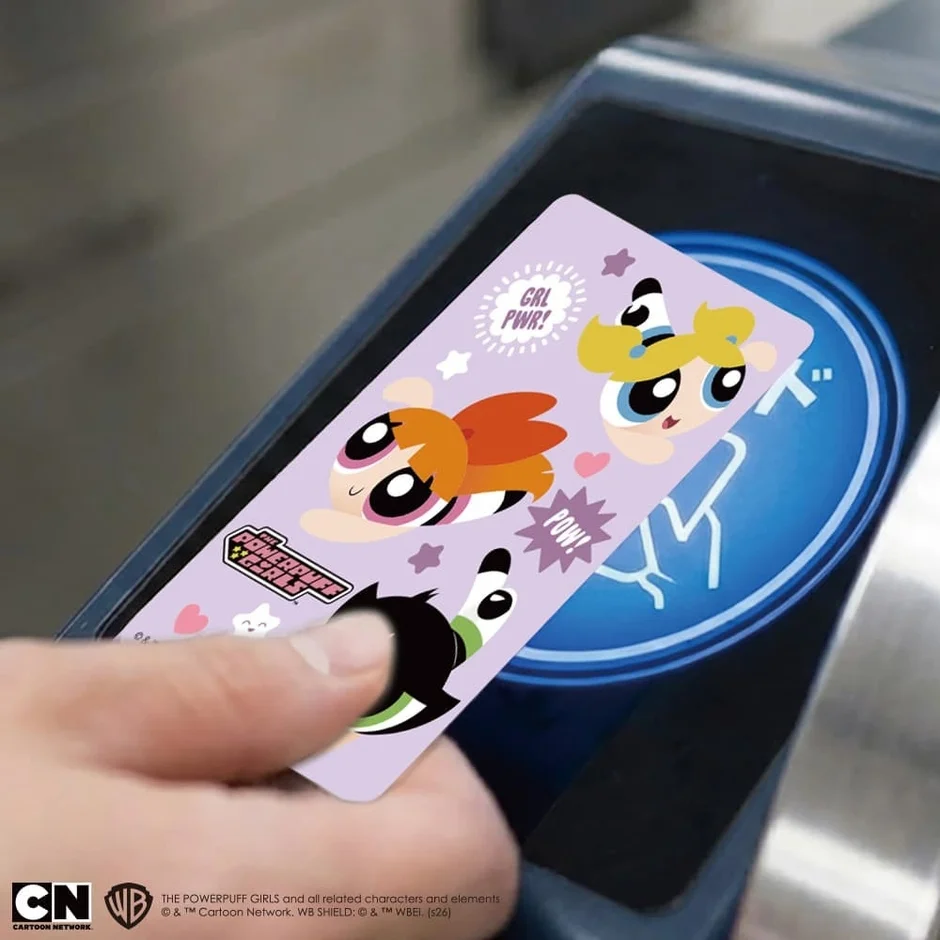 ICカードにかざしているパワーパフガールズのステッカー