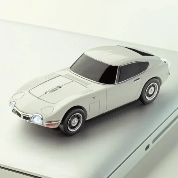 ノートパソコン上のトヨタ2000GTマウス
