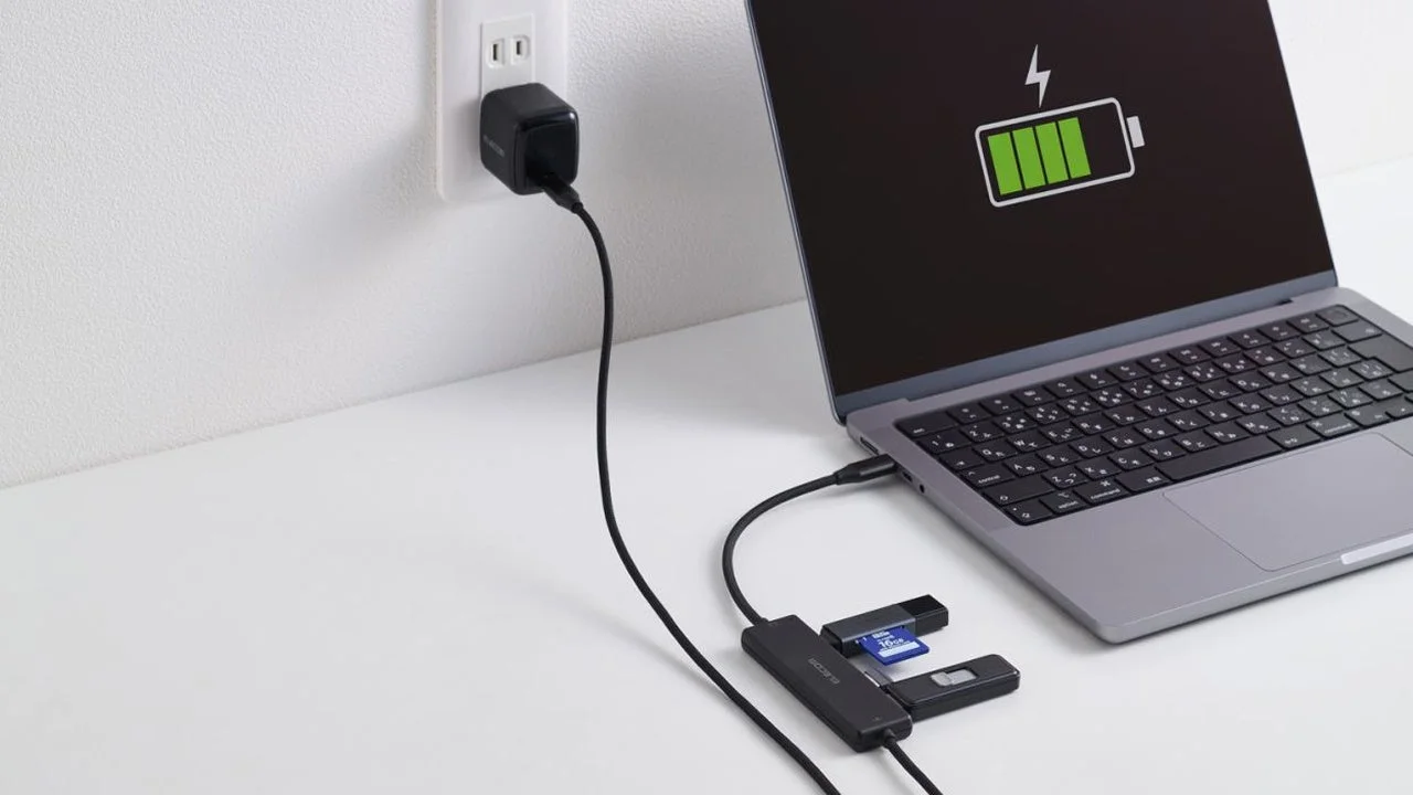 ノートパソコン充電とハブ