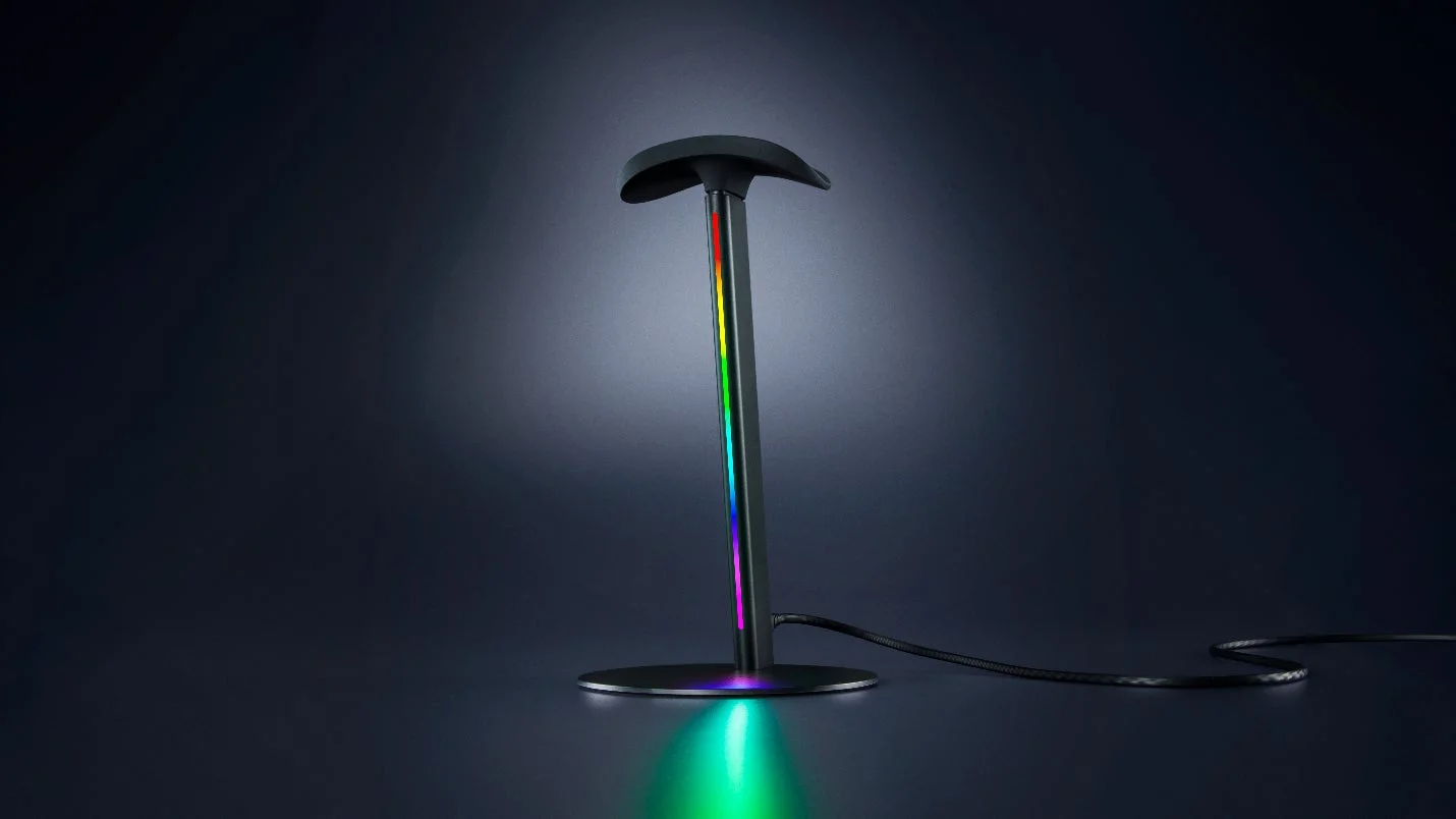 Razer、ゲーミング空間を彩るスマートRGBヘッドセットスタンド「Base Station V3 Chroma」を発売