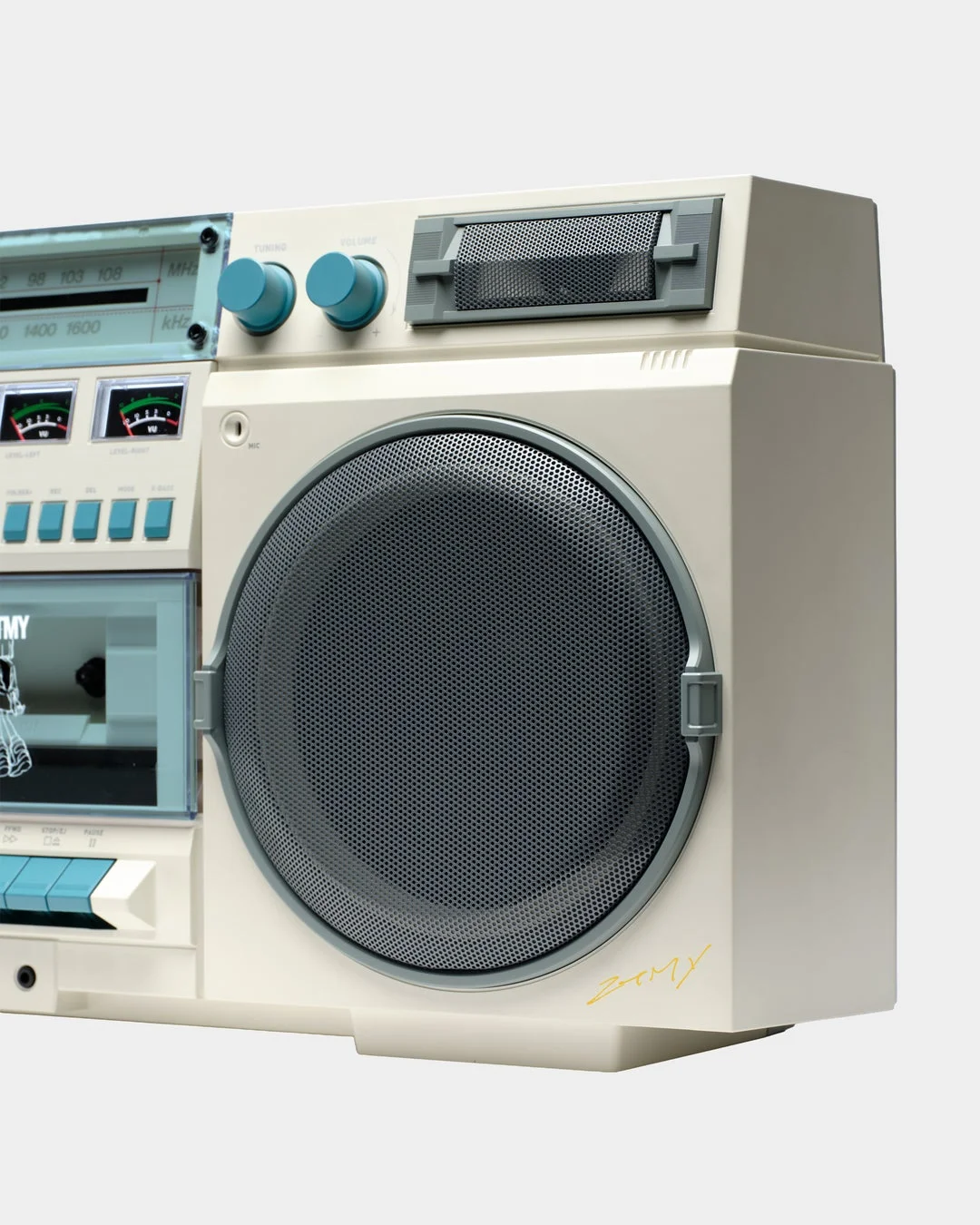 レトロなデザインの多機能ラジカセ