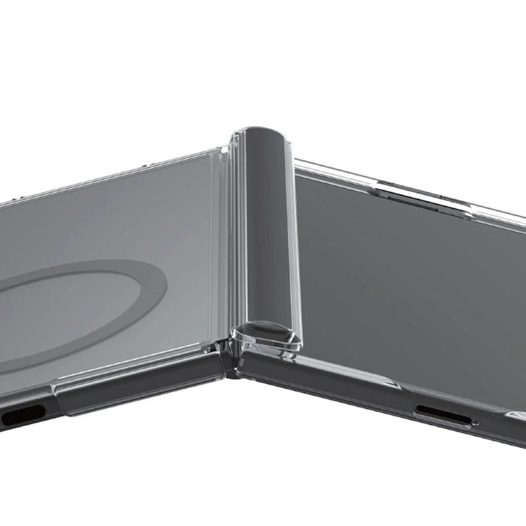折りたたみスマートフォン用の透明な保護ケースが写っています。ヒンジ部分もカバーされ、背面にマグセーフのような円形デザインが見えます。