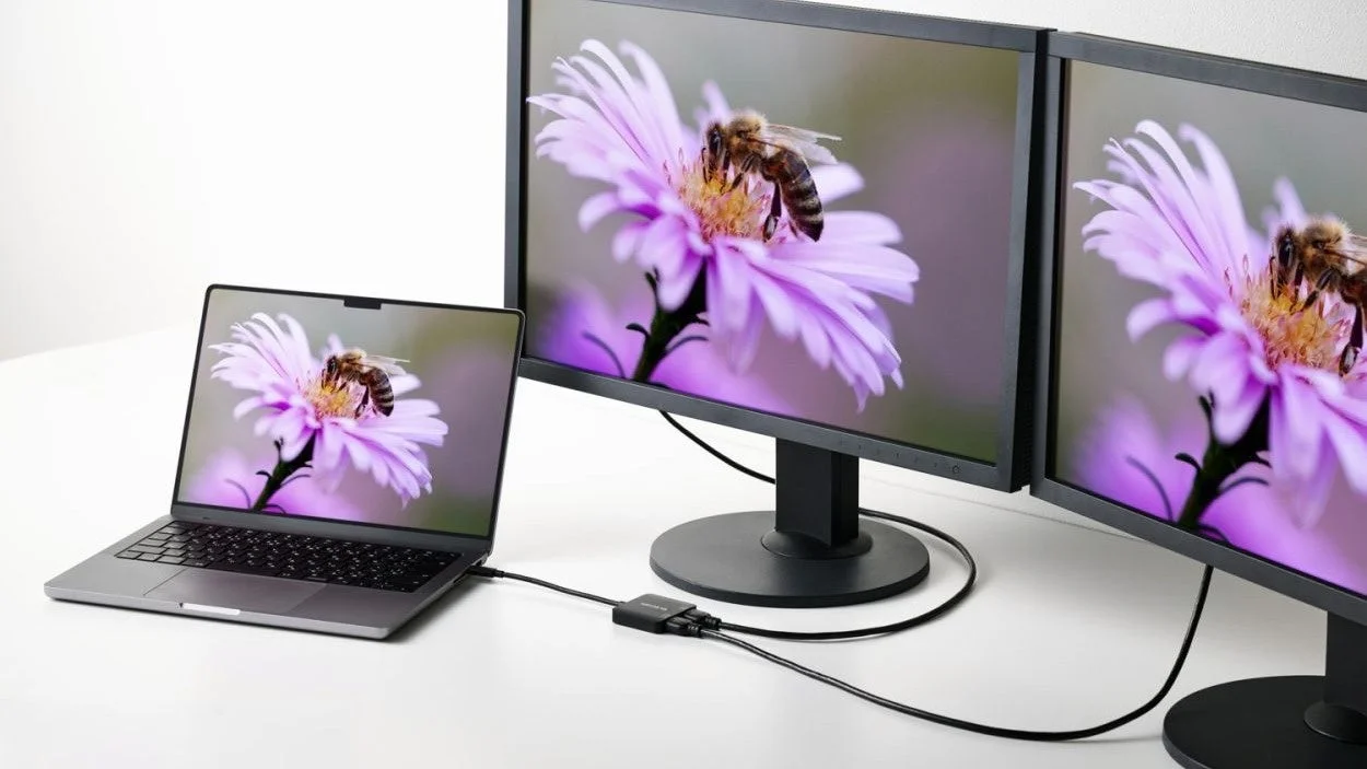 ノートPCと2台の外部モニター接続イメージ