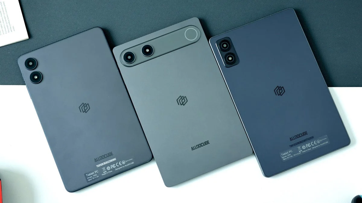 ALLDOCUBEタブレット3台の背面