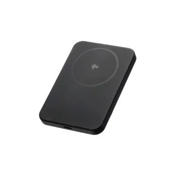 黒い長方形のワイヤレス充電器またはモバイルバッテリーです。表面にはワイヤレス充電規格「Qi」のロゴと円形のデザインが施されています。