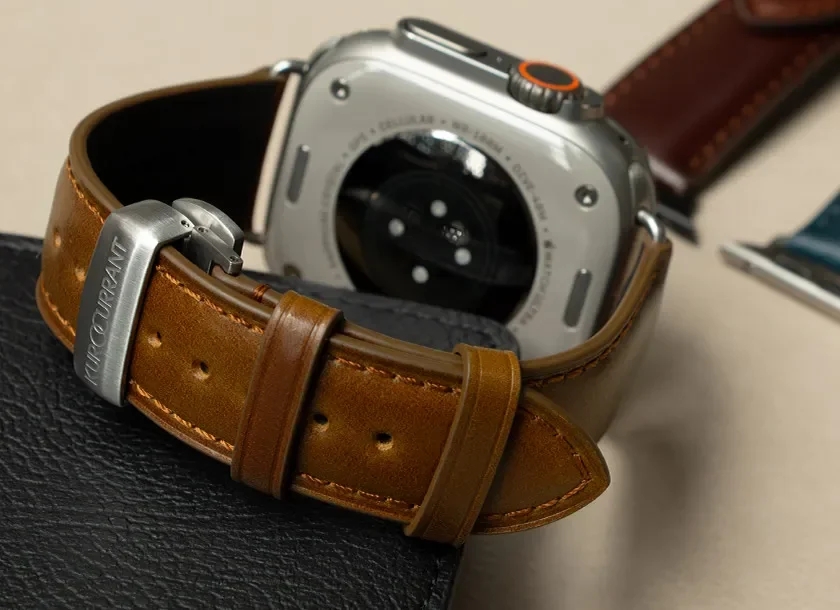 Apple Watch Ultraに装着されたコードバンバンド