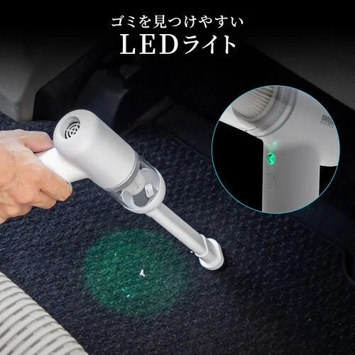 LEDライト付きのハンディクリーナーが車のフロアマットのゴミを照らし、効率的に清掃している様子