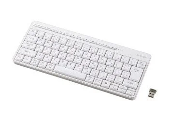白いコンパクトなワイヤレスキーボードとUSBレシーバー