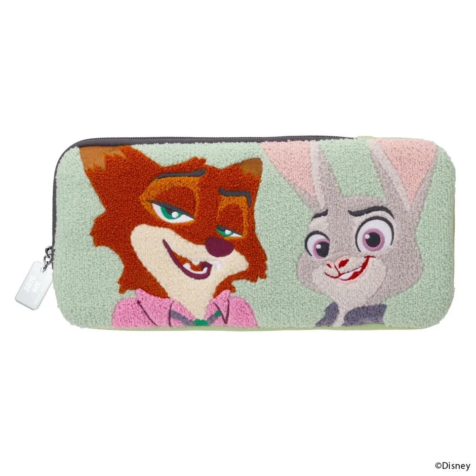 ディズニー映画『ズートピア』のキャラクター、ニックとジュディが刺繍されたペンケース