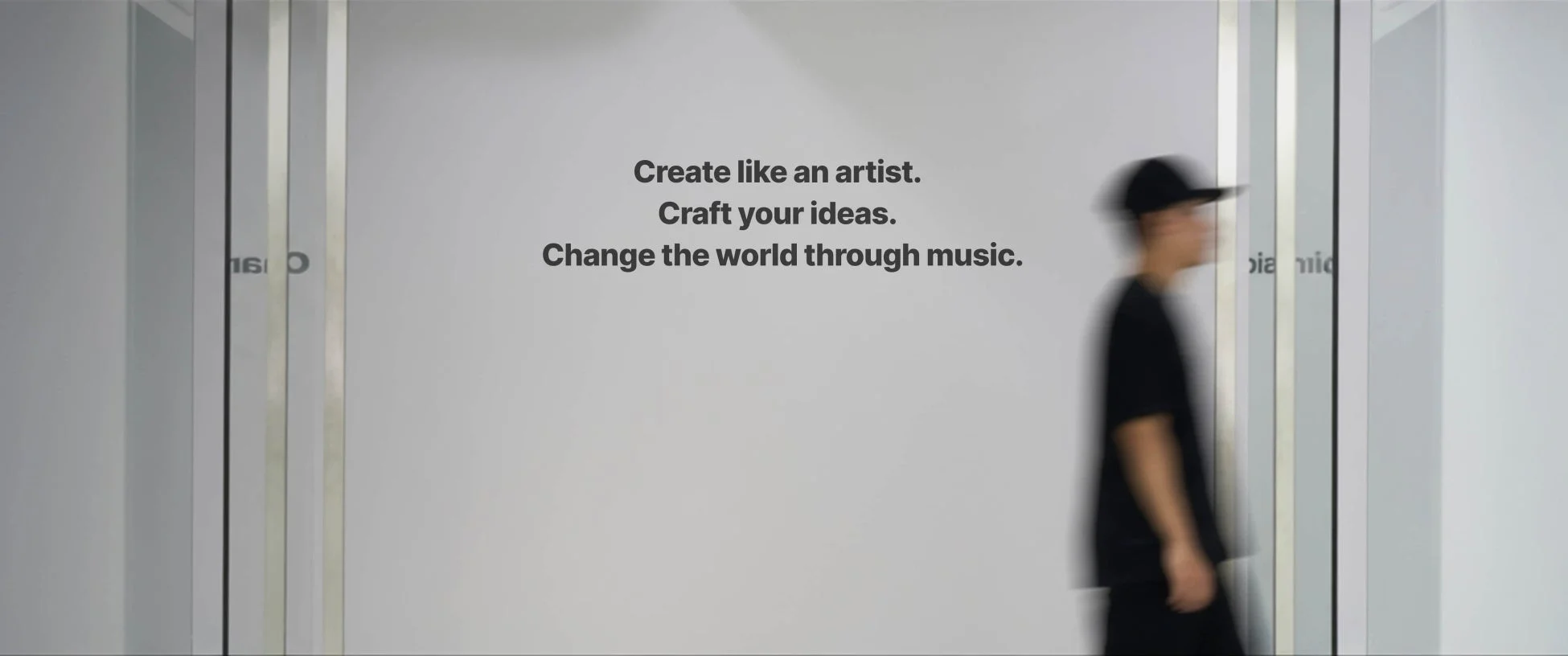 「Change the world through music」のメッセージ