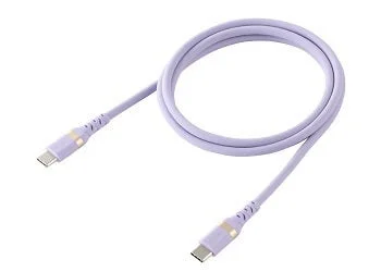 白背景に置かれた、両端がUSB-Cコネクタの紫色の充電・データ転送ケーブル