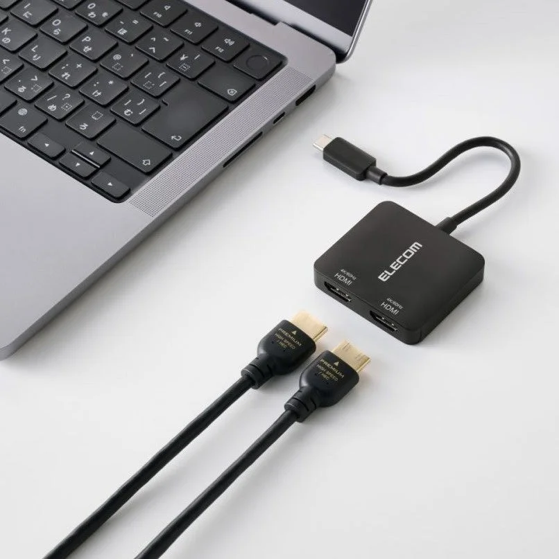 ノートPCと変換アダプタ、HDMIケーブル