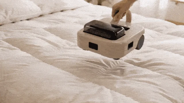 寝具を自動ケアする様子