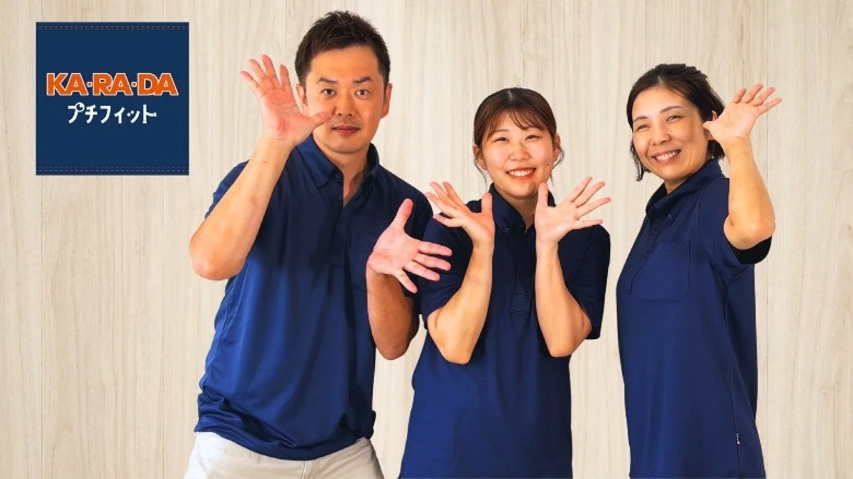 笑顔のスタッフが迎えるグループレッスン