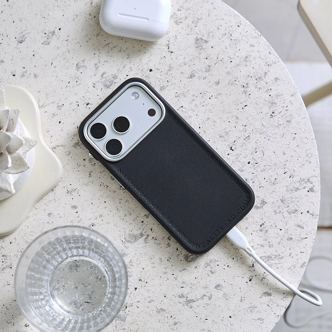 充電中のスマホとAirPods