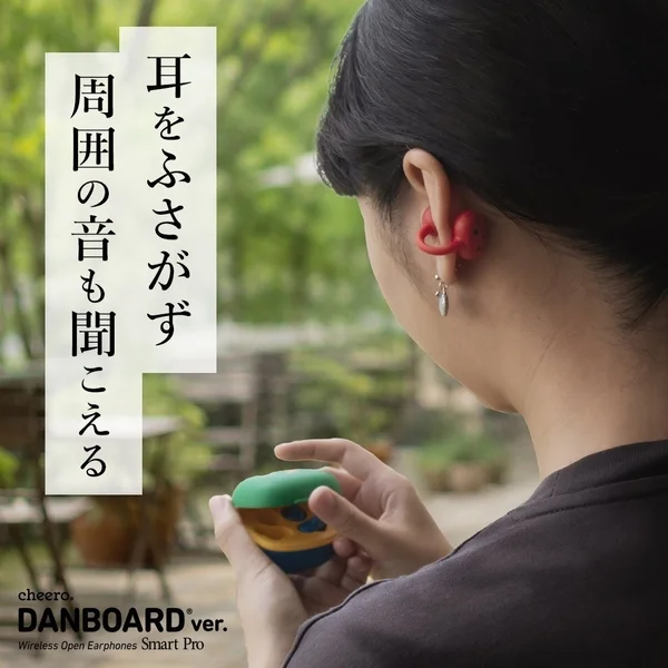 オープンイヤー型イヤホンの装着イメージ
