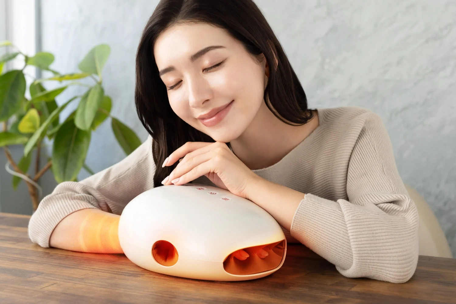 NIPLUXから新登場！指先から手首まで極上ケアを叶える「HAND MOMI PRO」予約販売開始