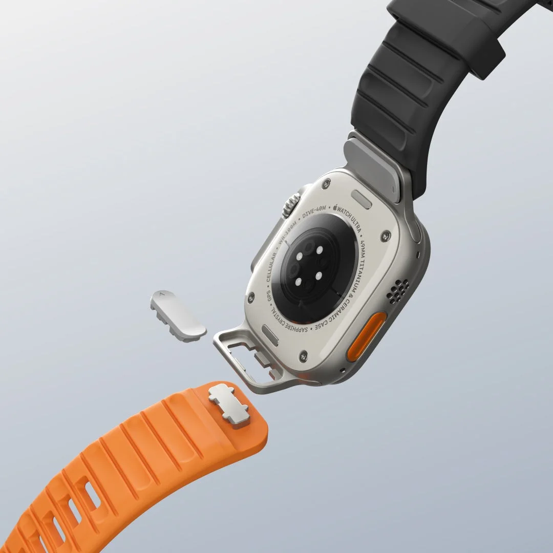 Apple Watch Ultraの背面とオレンジ色のバンド